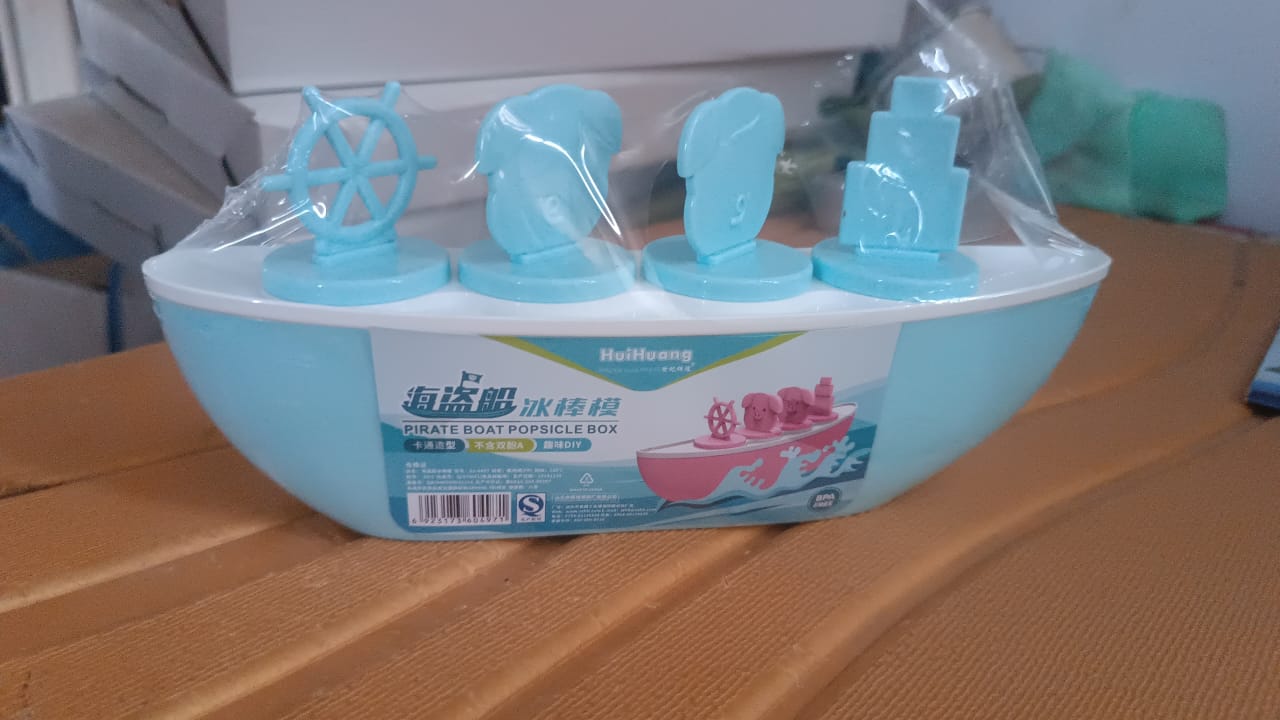 Creative Boat-Shaped Ice Cream Mould with Cute Piggy