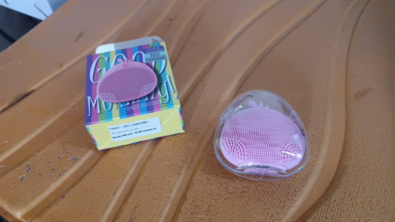 Silicone Face Cleansing Brush (1 Pc)