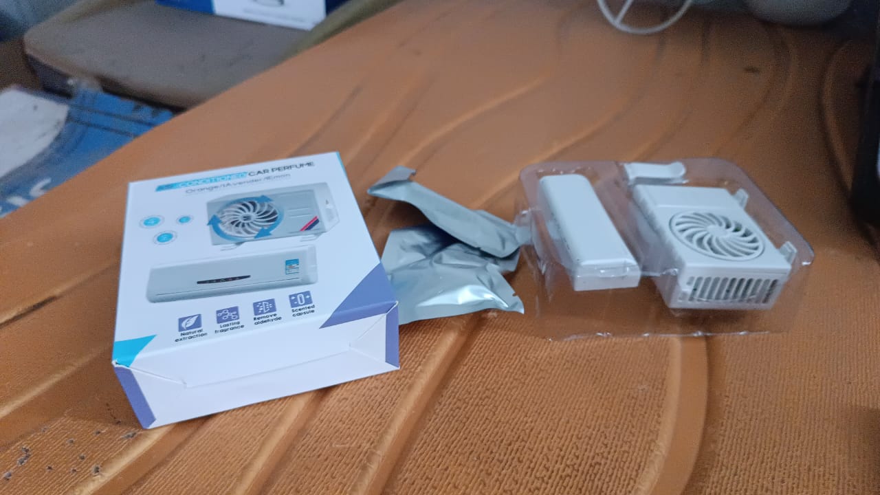 AC Design Solar-Powered Car Air Freshener: Built-in Perfume Diffuser for Dashboard and AC Vent