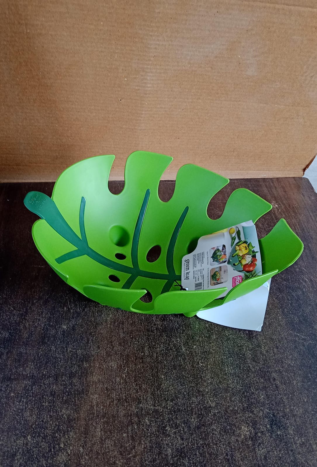 Leaf-Shaped Plastic Fruit Basket (1 Pc)